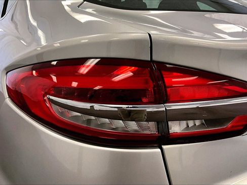 Used 2019 Ford Fusion SE image 28