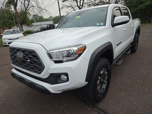 Certified 2020 Toyota Tacoma TRD Off-Road w/ TRD Premium Off Road Package AWD/4WD image 7