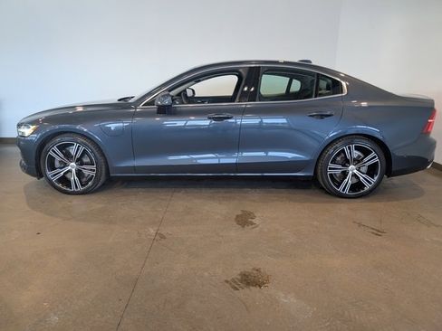 Used 2019 Volvo S60 T8 Inscription image 3