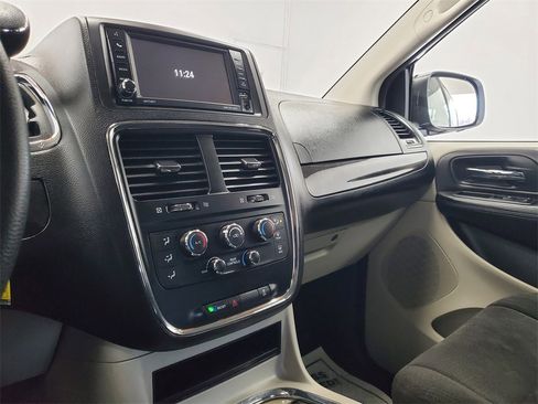 Used 2012 Dodge Grand Caravan SXT image 16