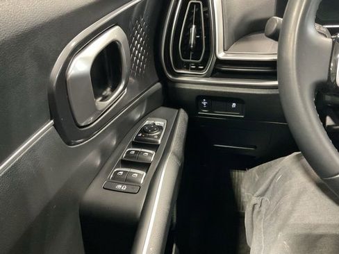 Used 2024 Kia Sorento S image 13