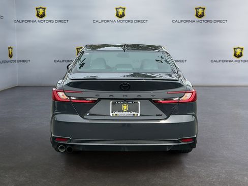 Used 2025 Toyota Camry SE image 4