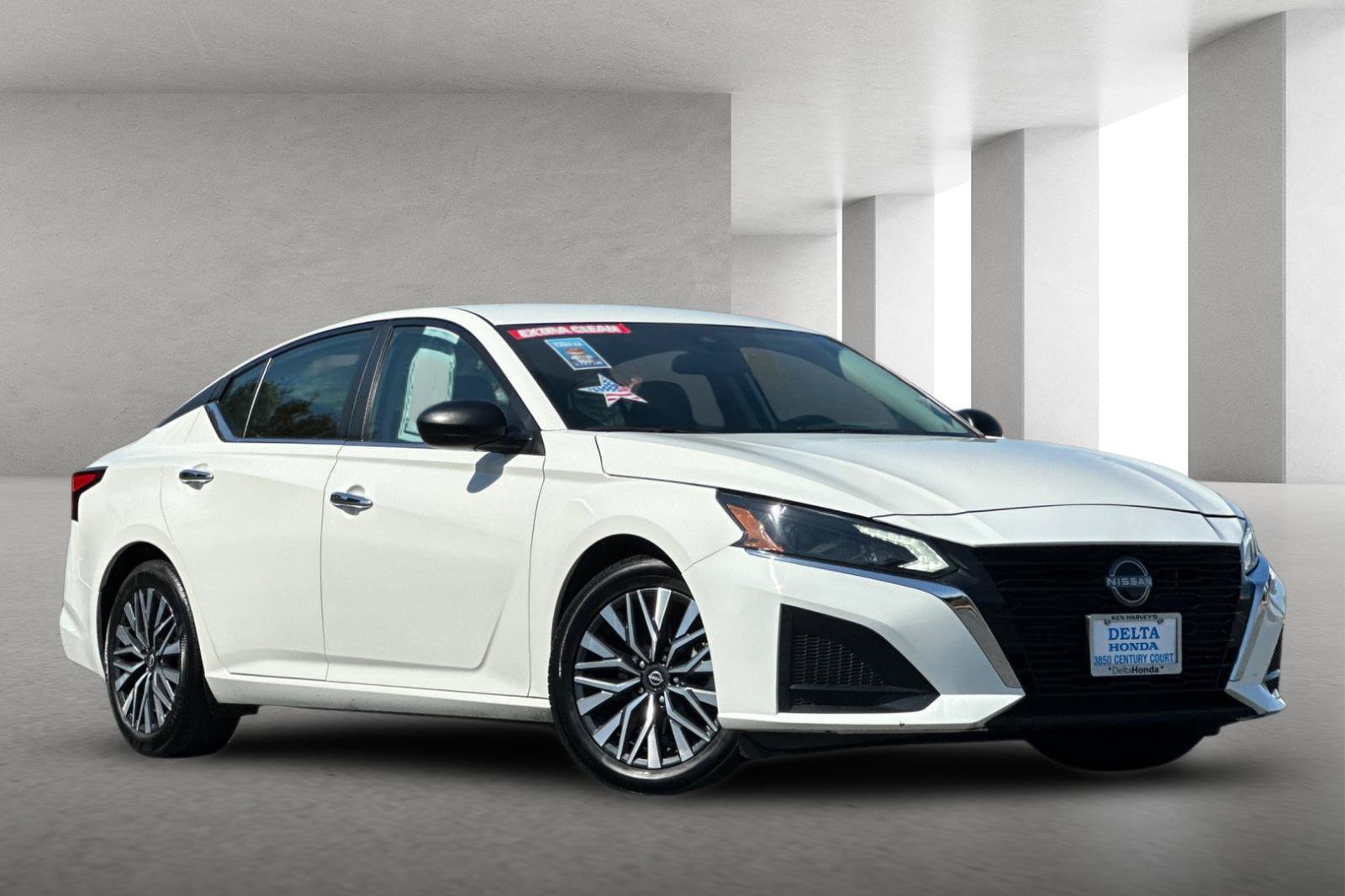 Used 2025 Nissan Altima 2.5 SV FWD image 2