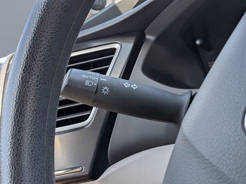 Used 2014 Honda Civic Hybrid image 29