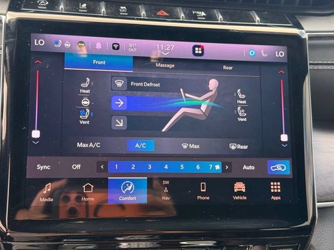 Used 2022 Jeep Grand Cherokee Overland w/ Luxury Tech Group IV AWD/4WD image 28
