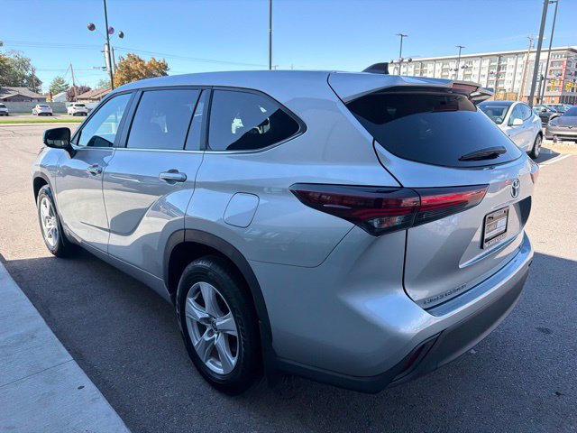 Used 2025 Toyota Highlander LE AWD/4WD image 5