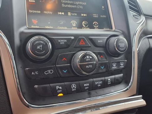 Used 2017 Jeep Grand Cherokee Limited w/ Luxury Group II image 16