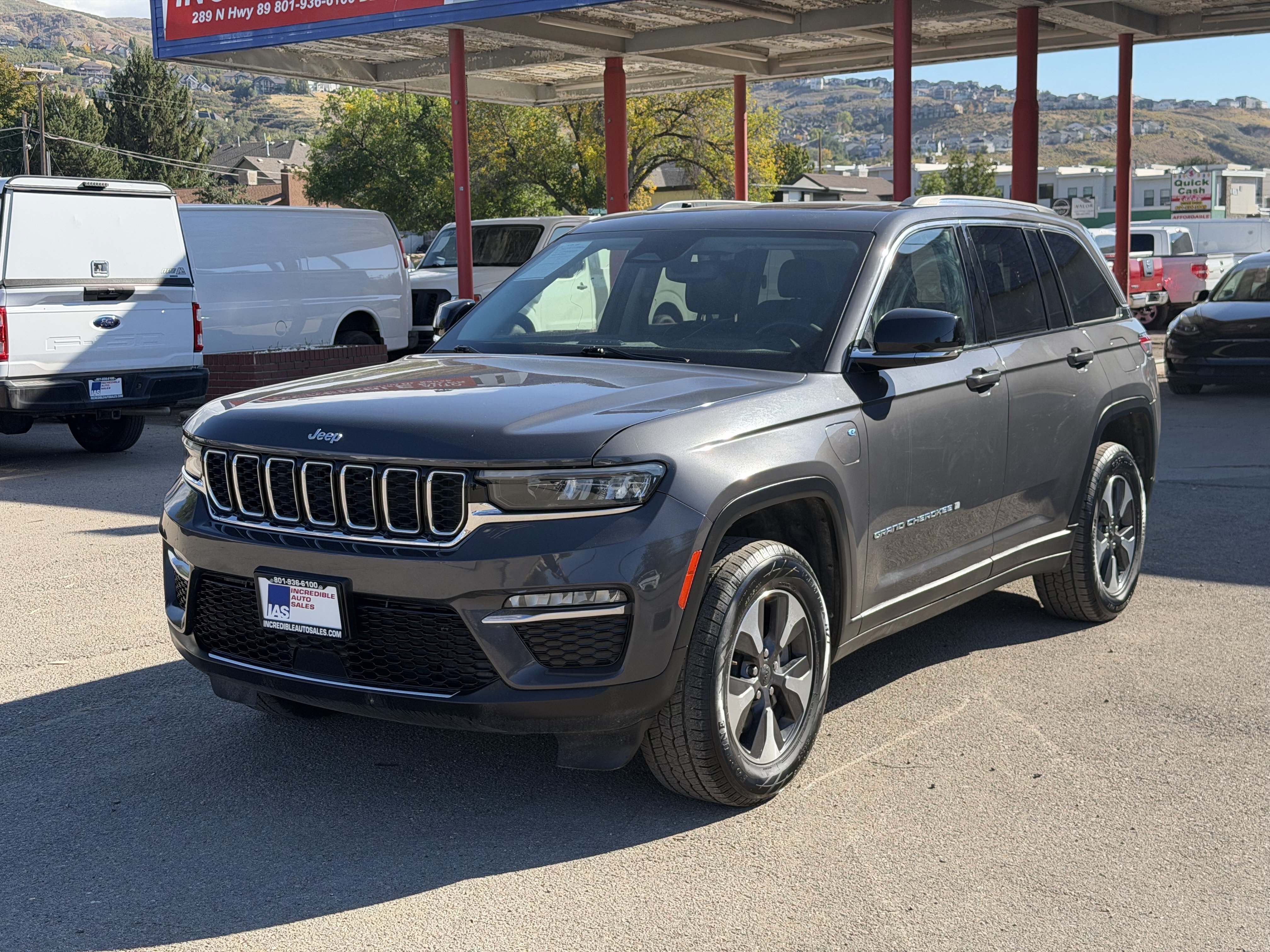 Used 2023 Jeep Grand Cherokee 4WD 4xe image 2