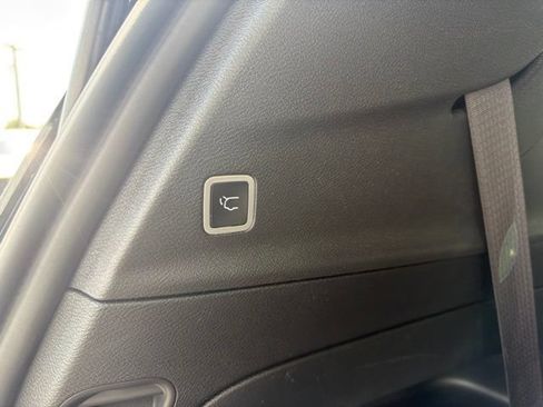 Used 2025 Chrysler Pacifica Select FWD image 36