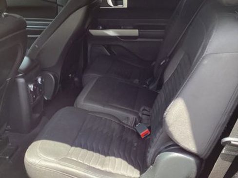 Used 2020 Ford Explorer XLT w/ Class III Trailer Tow Package image 12