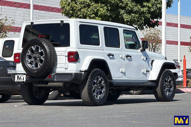 Used 2026 Jeep Wrangler Unlimited Sahara AWD/4WD image 4