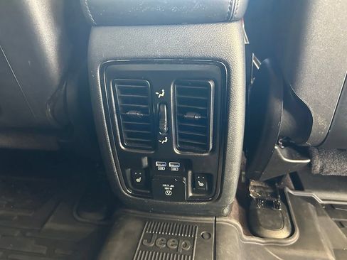Used 2018 Jeep Grand Cherokee High Altitude RWD image 32