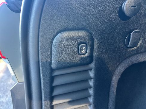 Used 2018 Jeep Grand Cherokee Limited image 10