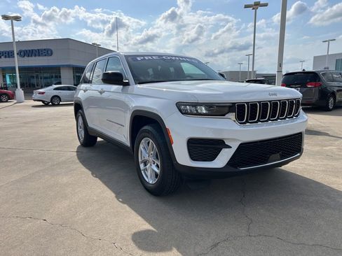 Used 2025 Jeep Grand Cherokee Laredo X RWD image 3