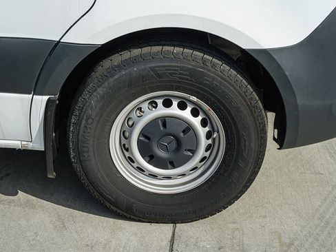 New 2024 Mercedes-Benz eSprinter 170 Cargo image 9