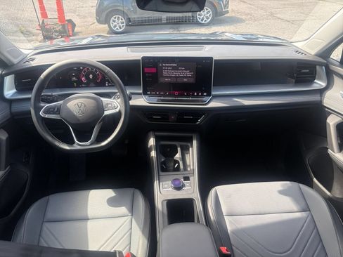 Used 2026 Volkswagen Tiguan SE AWD/4WD image 28