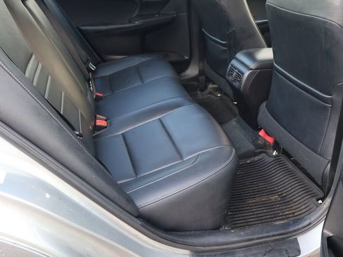 Used 2017 Toyota Camry XLE image 8