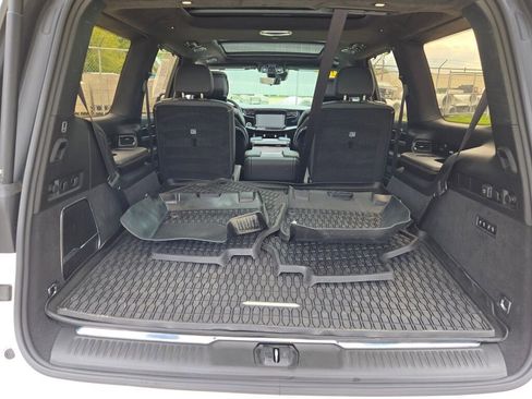 Used 2023 Jeep Grand Wagoneer Series III w/ Rear Seat Video Group 1 AWD/4WD image 17
