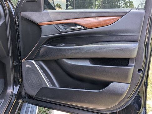 Used 2016 Cadillac Escalade Premium AWD/4WD image 36