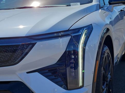 New 2025 Cadillac Optiq Sport 1 w/ LPO, ONYX Package image 7