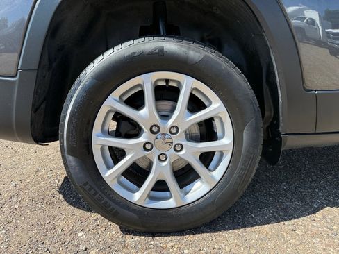 Used 2015 Jeep Cherokee Latitude FWD image 33