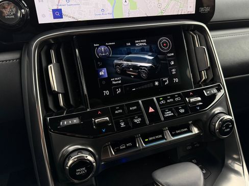 Used 2023 Lexus LX 600 4WD w/ Luxury Package image 46