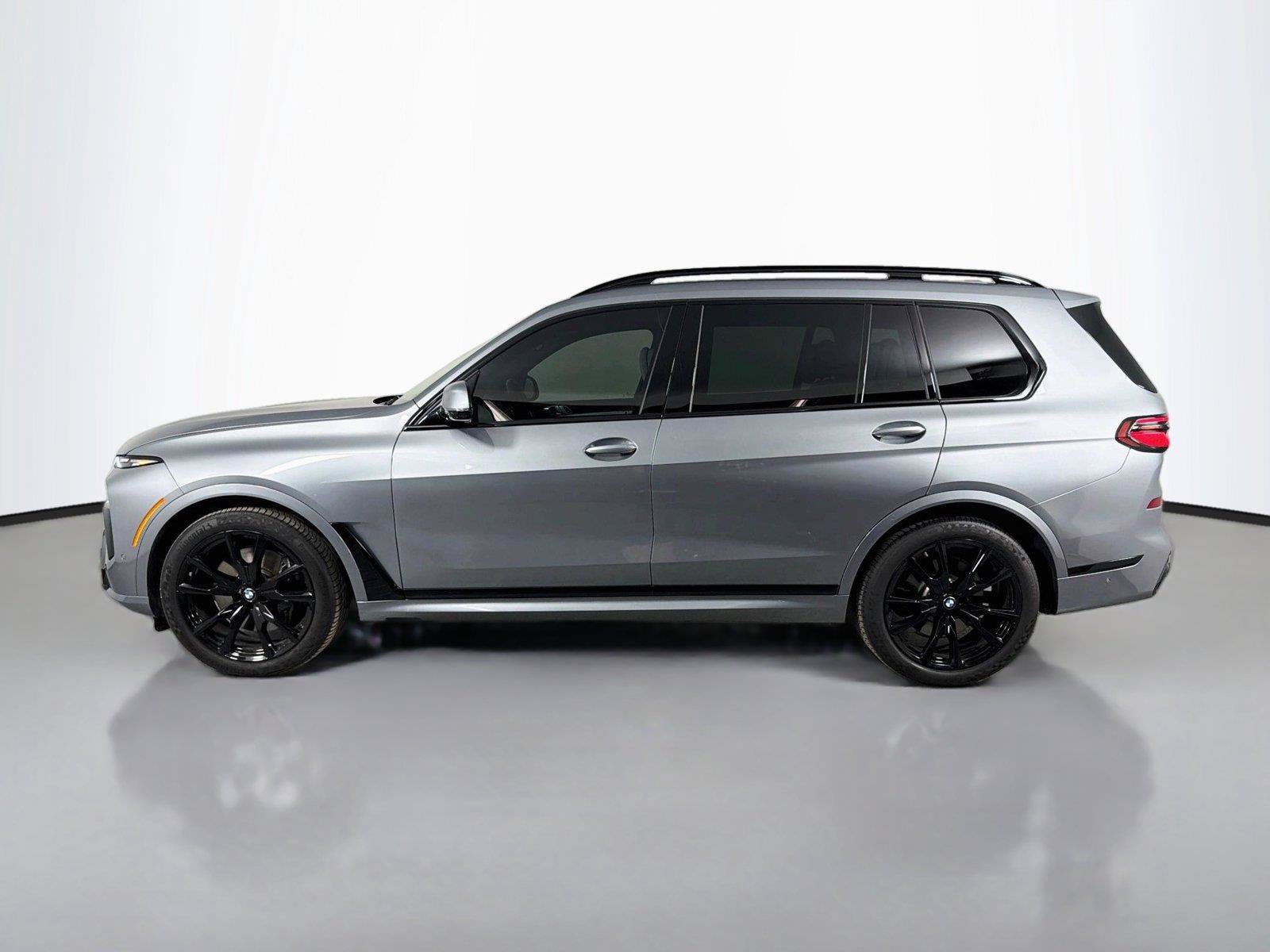 Used 2026 BMW X7 xDrive40i w/ M Sport Package AWD/4WD image 8