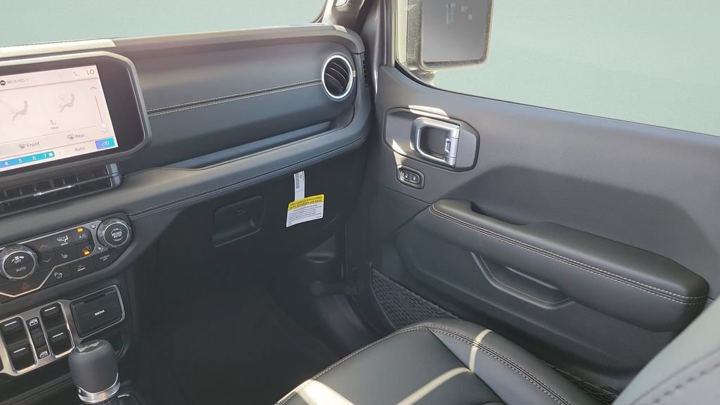 New 2026 Jeep Wrangler Unlimited Sahara AWD/4WD image 13