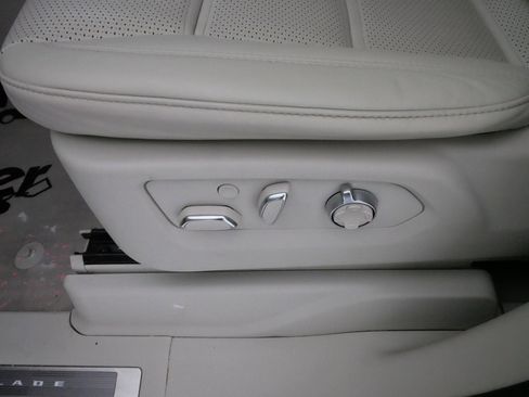 Certified 2023 Cadillac Escalade ESV Sport Platinum image 20