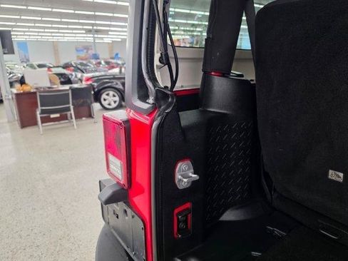 Used 2015 Jeep Wrangler Sahara AWD/4WD image 36
