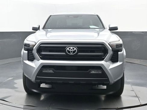 Used 2025 Toyota Tacoma SR5 image 18