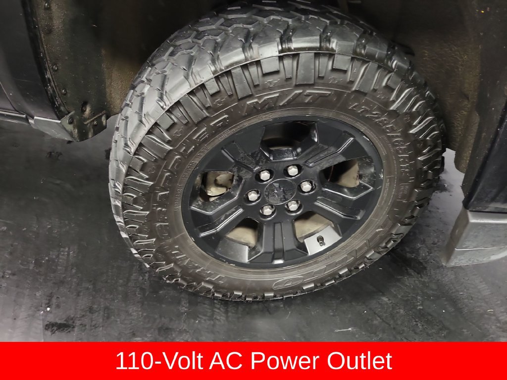 Used 2018 Chevrolet Silverado 1500 LT w/ Midnight Edition AWD/4WD image 11