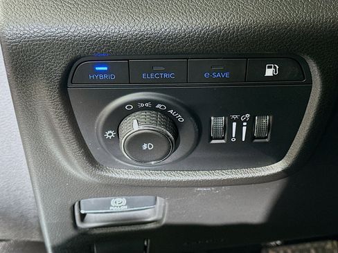 Used 2023 Jeep Grand Cherokee 30th Anniversary image 16