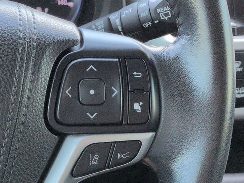 Used 2018 Toyota Highlander XLE AWD/4WD image 25