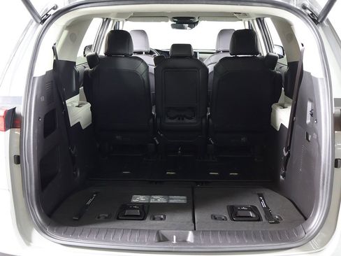 Used 2024 Kia Carnival EX image 21