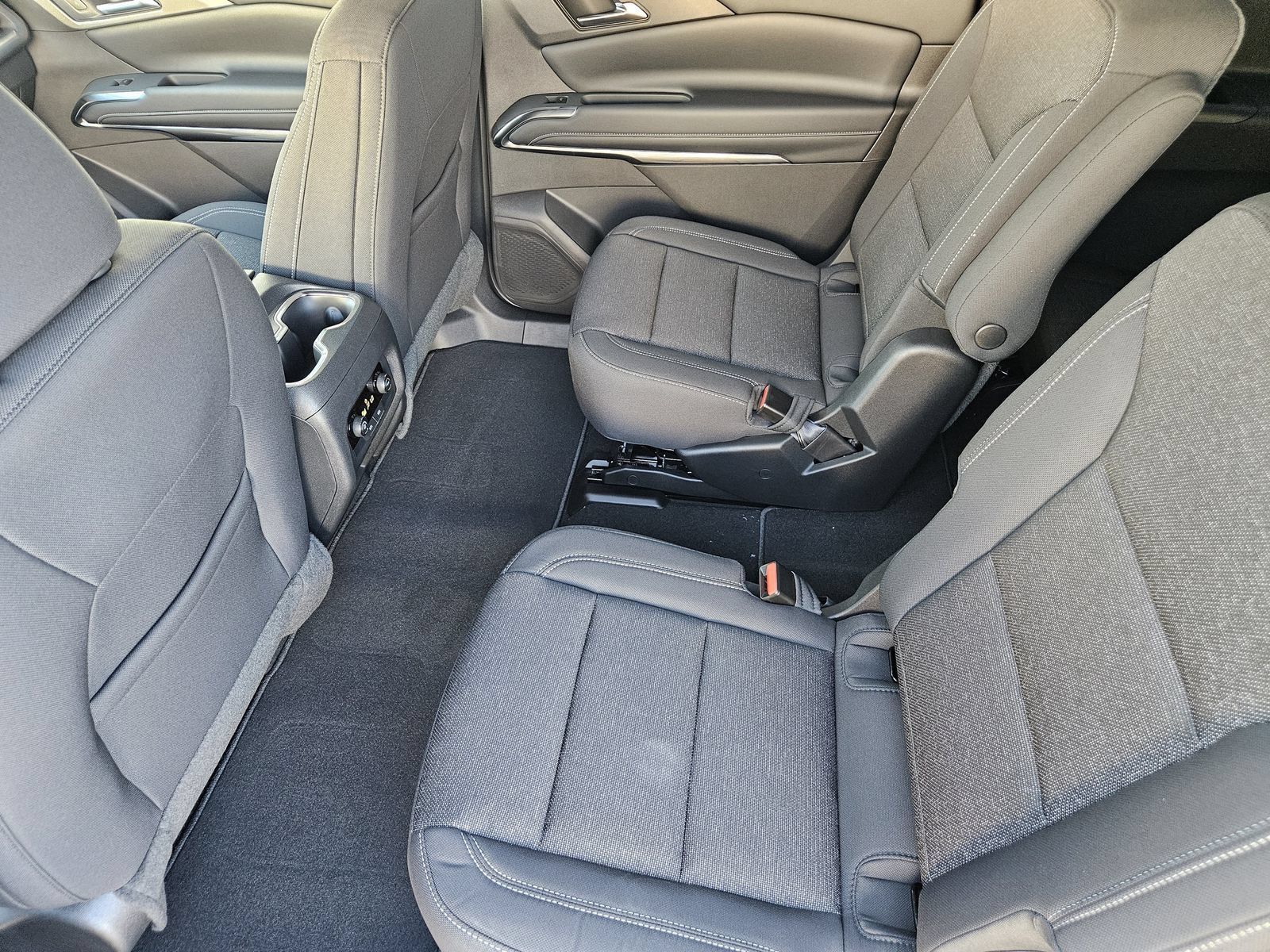 New 2027 Chevrolet Traverse LT FWD image 25
