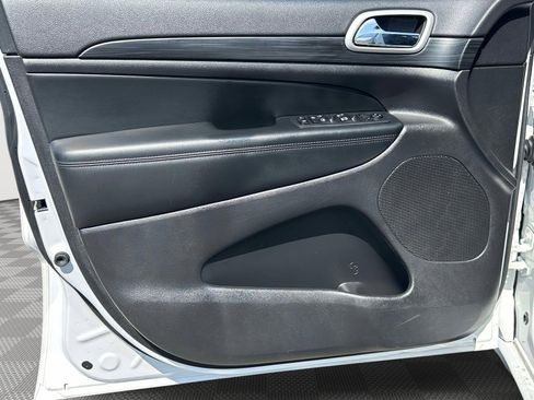 Used 2020 Jeep Grand Cherokee Altitude image 17