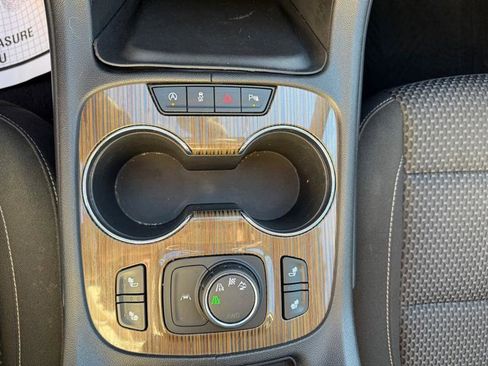 Used 2022 GMC Acadia SLE w/ Driver Convenience Package image 12