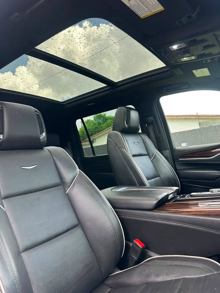 Used 2023 Cadillac Escalade ESV Premium Luxury AWD/4WD image 17