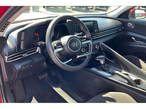 Used 2021 Hyundai Elantra SEL image 14