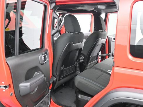 Used 2025 Jeep Wrangler Unlimited Rubicon 4xe w/ Convenience Group image 16