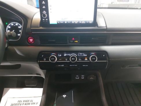 Used 2023 Honda Pilot Touring image 25