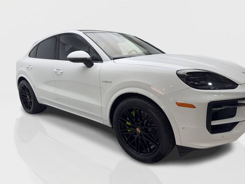 Used 2024 Porsche Cayenne Coupe image 12