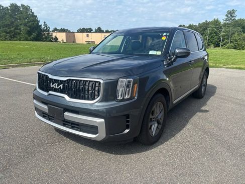 Used 2023 Kia Telluride LX AWD/4WD image 3