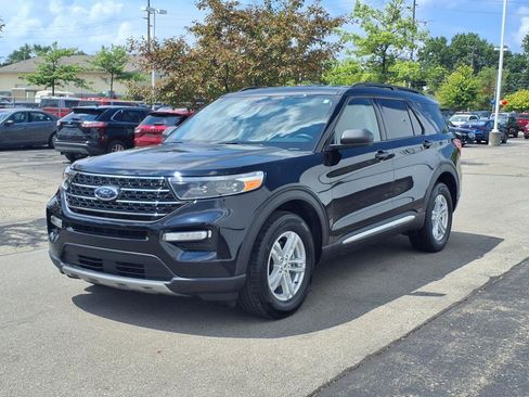 Certified 2023 Ford Explorer XLT w/ Equipment Group 202A image 3