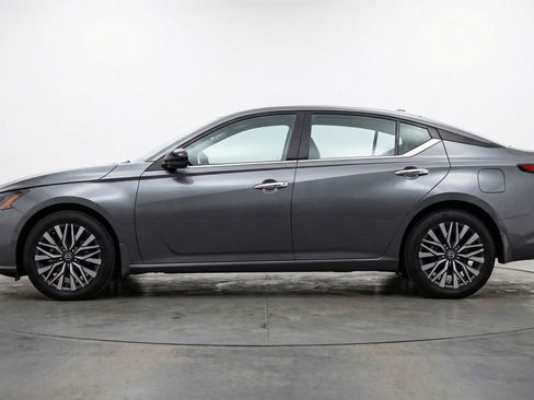 Used 2025 Nissan Altima 2.5 SV FWD image 5