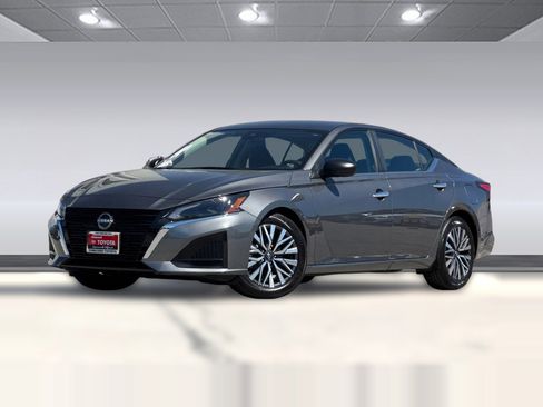 Used 2025 Nissan Altima 2.5 SV image 23