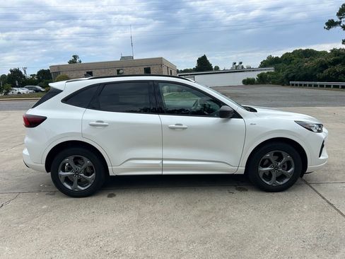 Used 2023 Ford Escape ST-Line w/ Tech Pack #1 AWD/4WD image 7
