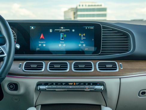 Certified 2025 Mercedes-Benz GLE 450e 4MATIC w/ Winter Package image 20