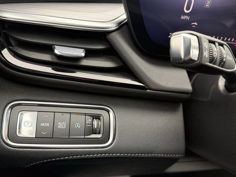 Used 2025 Buick Enclave Preferred image 40